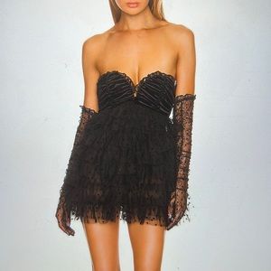 🌹SOLD🌹NWT Jourdan Off the shoulder mini dress with gloves